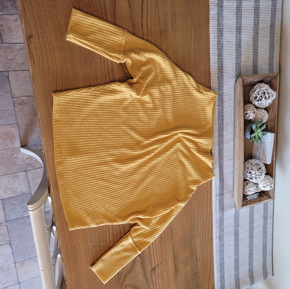 small umgee sweater - Picture 2 of 3